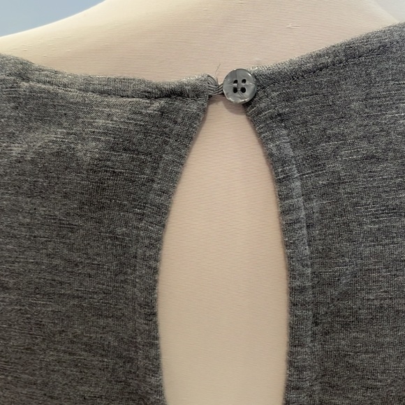 (2/$30) Anthropologie Vanessa Virginia Gray tie off Tank - Small - Picture 4 of 7